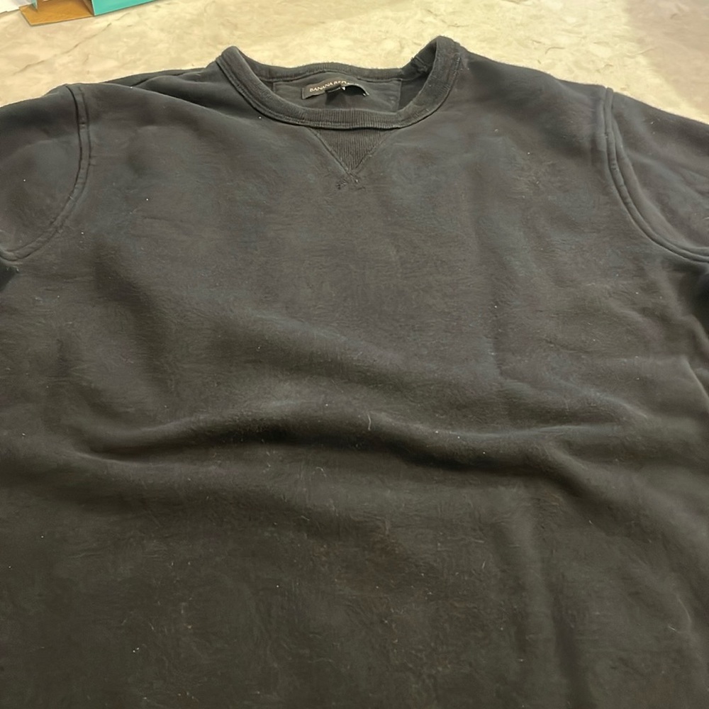 Black sweatshirt. Mens.
